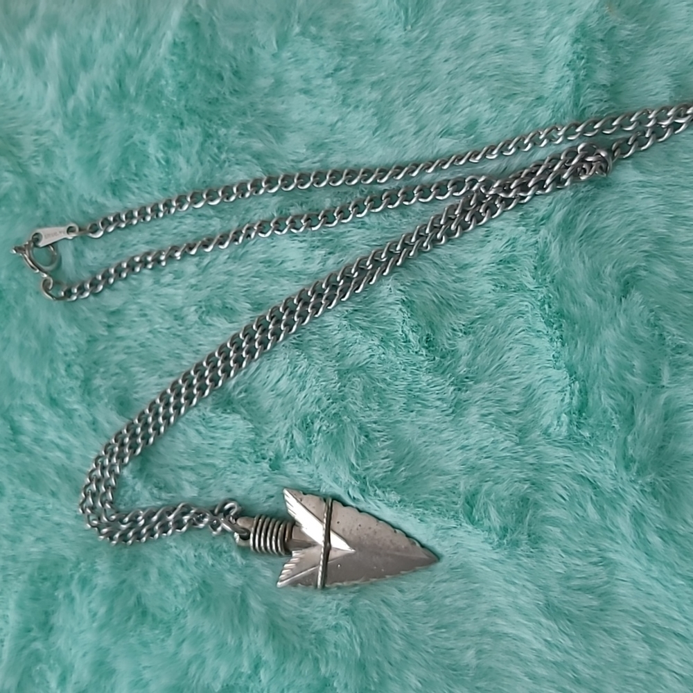 Avon arrow head necklace